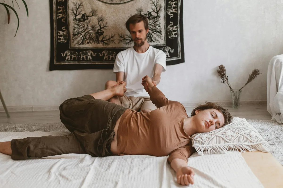 how is shiatsu massage performed